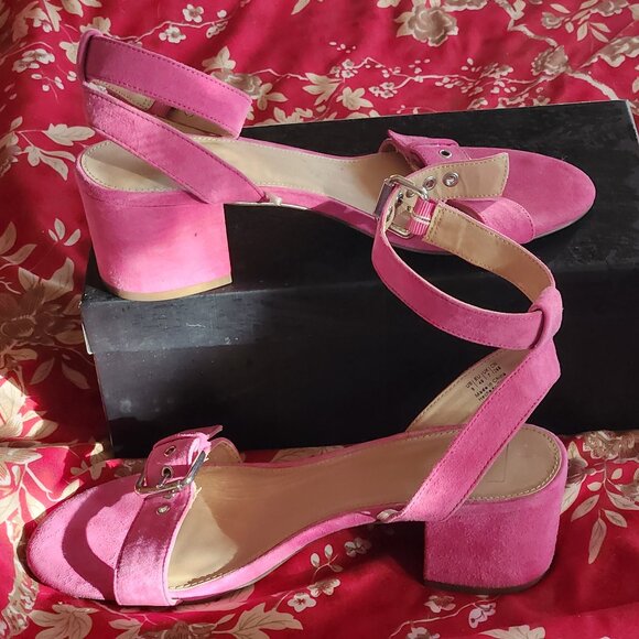 Gap - pink suede, flattering ankle wrap, chrome accents, - Picture 2 of 4
